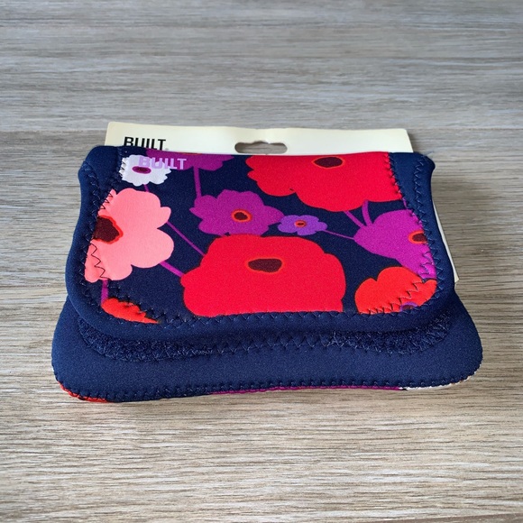BUILT Neoprene E-Reader 6” Tablet Case - Picture 9 of 10